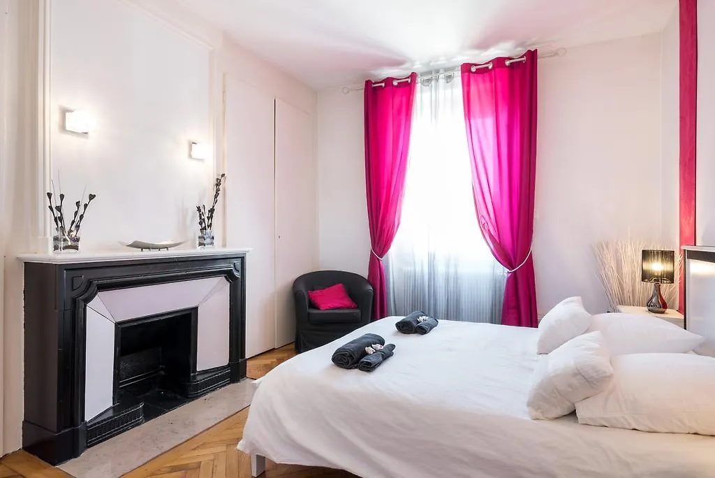 Saxe And The City , Downtown Lyon Apartment France