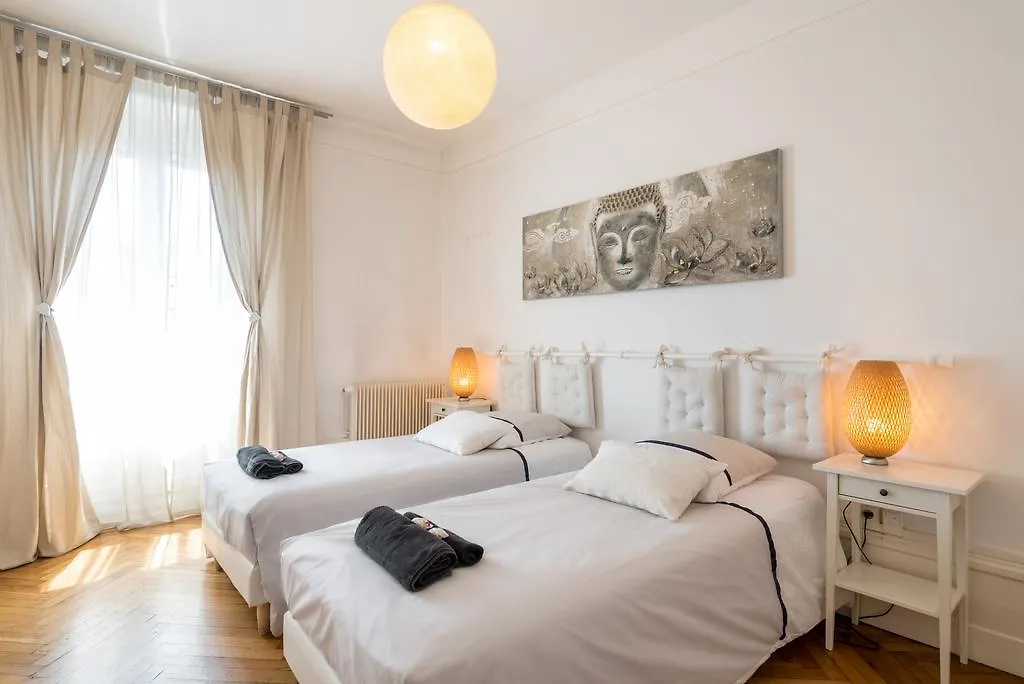 Saxe And The City , Downtown Lyon Apartment